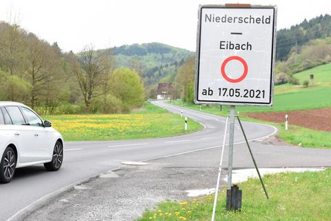 Bis voraussichtlich Mitte August gesperrt: Ab Montag wird die Kreisstraße zwischen Niederscheld und Eibach saniert. Foto: Katrin Weber 