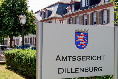 Vor dem Amtsgericht Dillenburg wurde ein Eschenburger wegen schwerer Körperverletzung zu einer Haftstrafe verurteilt.