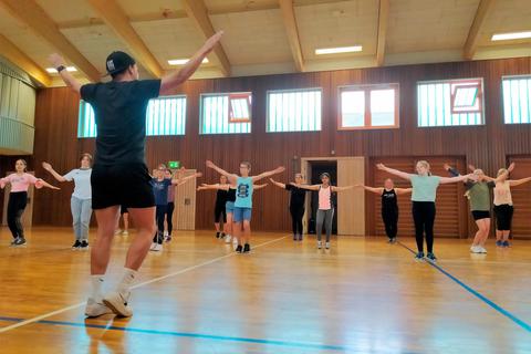 Die Tanzgruppen des Fähnleins trainieren in der Gemeinschaftshalle Niederscheld. Foto: Sylvia Brand 
