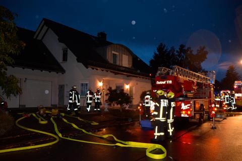 Die Feuerwehr Dillenburg hat am Montagmorgen mehrere kleinere Brände in der Löhrenstraße gelöscht. Foto: Jörg Fritsch 