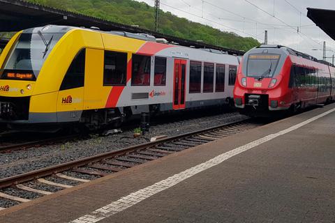 Zusätzliches Angebot: Am Dillenburger Bahnhof halten derzeit der Regionalexpress 99 (Siegen - Frankfurt) sowie die Regionalbahnen 95 (Dillenburg - Siegen) und 96 (Dillenburg - Betzdorf) von der Hessischen Landesbahn sowie die rote Regionalbahn 40 (Dillenburg - Frankfurt) der Deutschen Bahn. Ab dem Fahrplanwechsel am Sonntag macht in der Oranienstadt auch der neue Intercity 34 Station. Archivfoto: Christoph Weber 