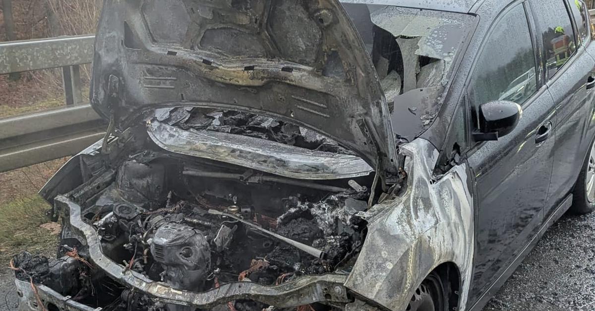 Dillenburg: Car catches fire on the A45