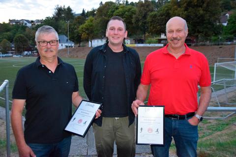 Ehrungen beim Oberschelder Sportverein (von links): Bernd Habicht, Nils Mohri und Peter Rauchfuß. © SV Oberscheld