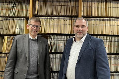 Matthias Kreck (links) und Ralf Evertz vom Dillenburger Finanzamt sind kurz vor Ablauf der Frist für die Grundsteuererklärung positiv gestimmt: 67 Prozent der Erklärungen sind bereits eingereicht worden.