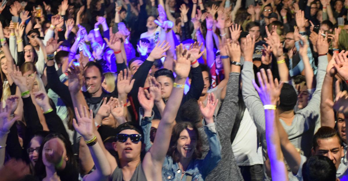 Aquarena-Nacht in Dillenburg bietet viel Musik und Partystimmung