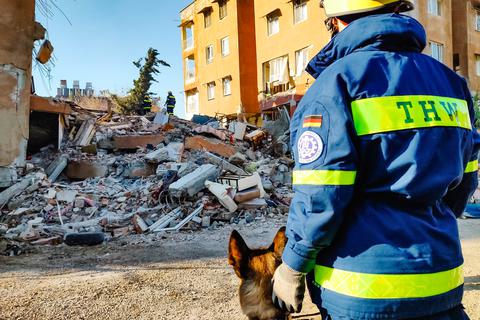 Ein Anblick der Zerstörung: Die THW-Helfer der SEEBA-Einheit sind in der türkischen Provinz Hatay mit viel Leid konfrontiert.
