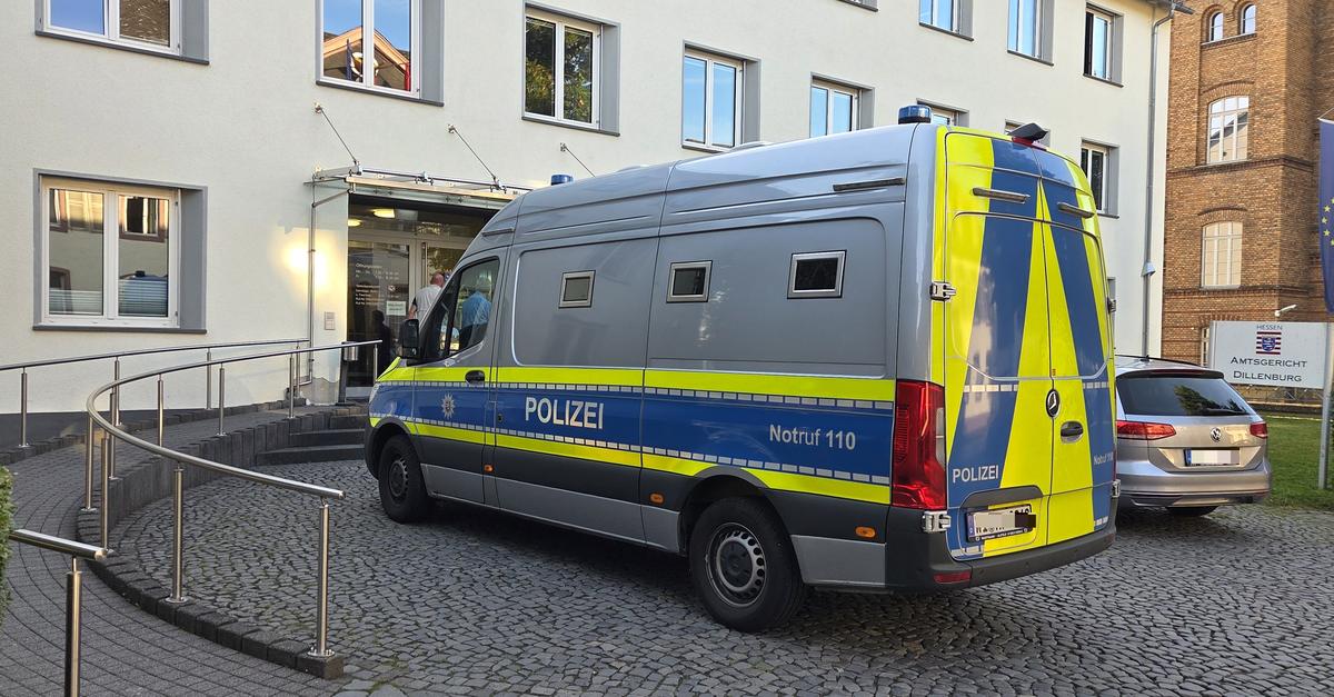 Betrunkener Obdachloser bespuckt am Dillenburger Bahnhof einen Polizisten