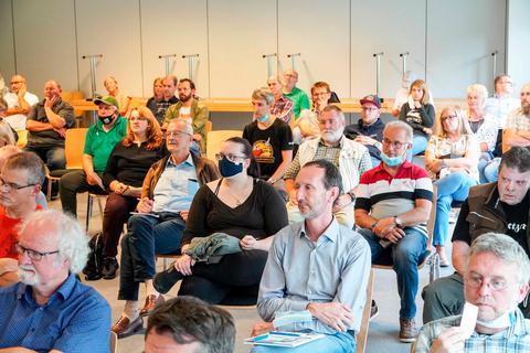 Informationen sammeln, Ideen liefern, Fragen stellen: 71 Vertreter von Vereinen aus dem Dillenburger Stadtgebiet treffen sich, um über das mögliche Ausrichten der Landesgartenschau 2027 in der Oranienstadt zu sprechen. Foto: Katrin Weber  