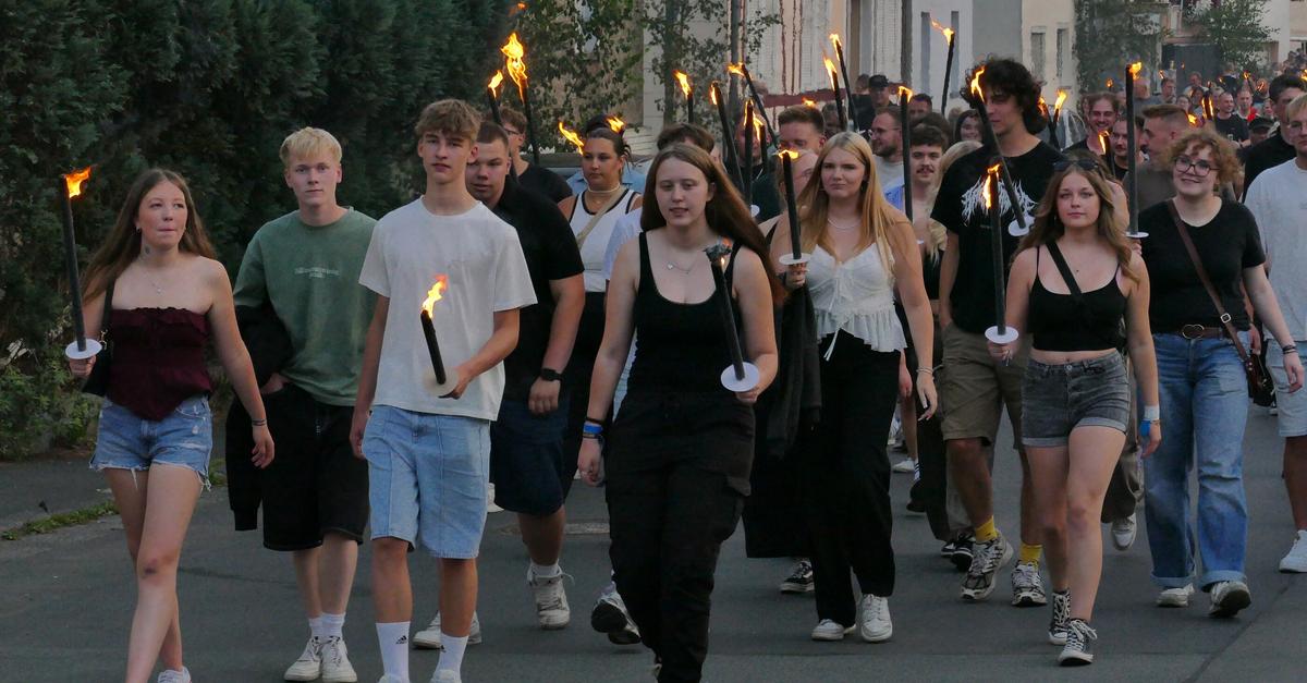 Kirmes-in-Niederscheld-versetzt-Dorf-in-Ausnahmezustand