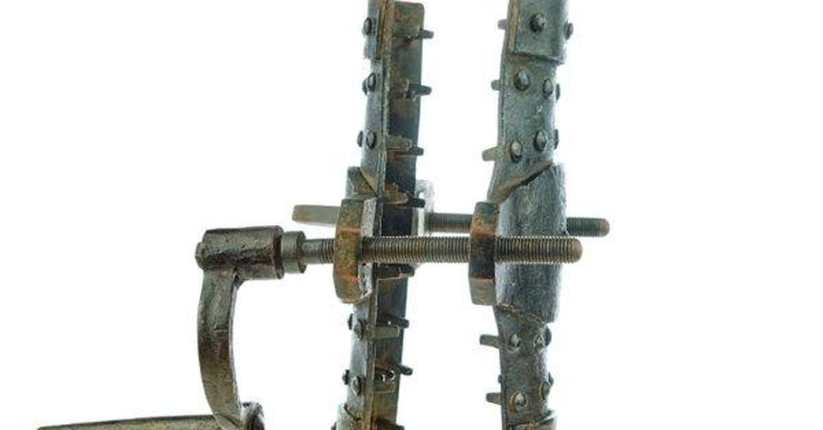 folter-mit-seilen-und-schrauben