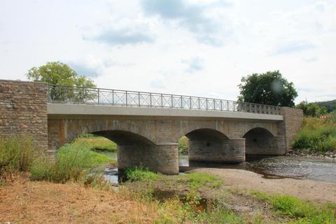 Die Brücke zwischen Dillheim und Daubhausen ist saniert, ein Grund zum Feiern. Foto: Heike Pöllmitz 