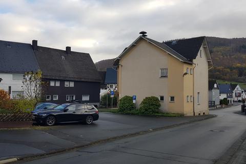 Für die Neugestaltung eines Dorfplatzes in Wissenbach sind im Bauprogramm 2023 der Gemeinde Eschenburg 600000 Euro vorgesehen. Mit dem Geld soll unter anderem das alte Rathaus abgerissen werden. 