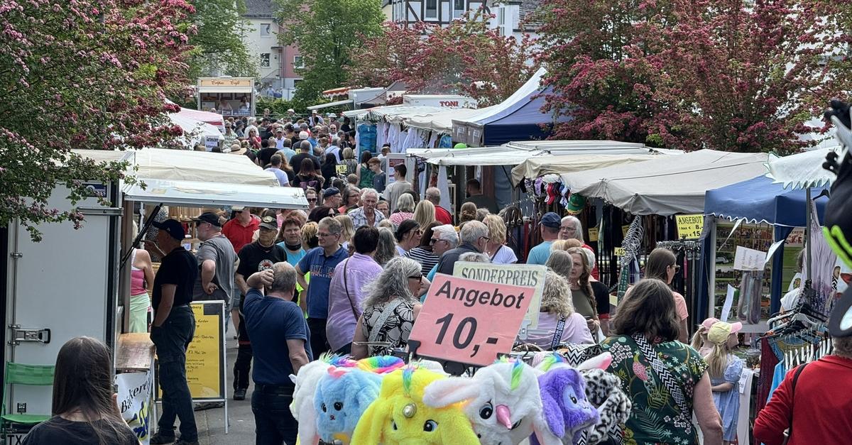 Eschenburg-l-dt-ein-zum-Herbstmarkt-in-Eibelshausen