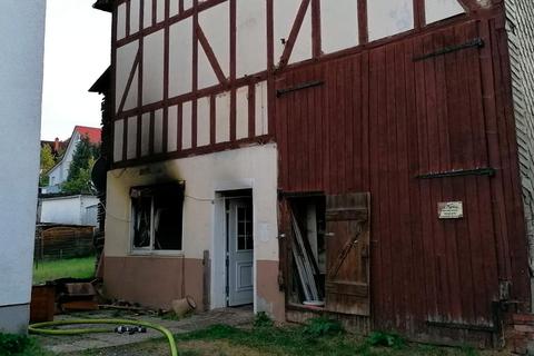 Brand in einer umgebauten Scheune in Eschenburg-Eibelshausen. Foto: Jörg Fritsch 