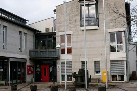 Nicht nur Verwaltungssitz, sondern auch das politische Zentrum der Gemeinde Eschenburg: das Rathaus in Eibelshausen. Foto: Frank Rademacher 