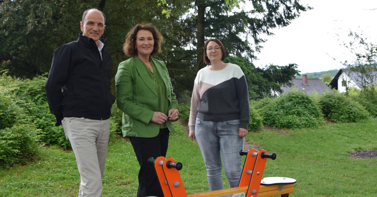 Die-kleinen-Allendorfer-k-nnen-nun-nach-Herzenslust-wippen