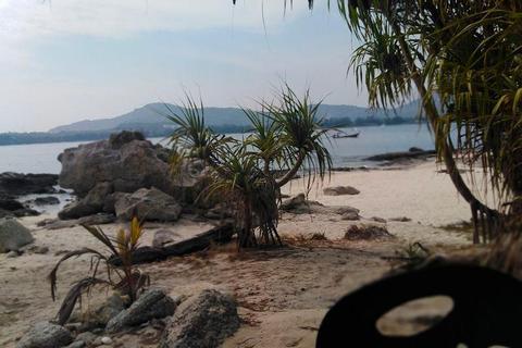 Einsame Idylle: So menschenleer wie auf der Insel Phuket sieht es derzeit an allen Strände Thailands aus. Der Zutritt ist in Zeiten von Corona längst verboten. Foto: Hans-Jürgen Philipps 
