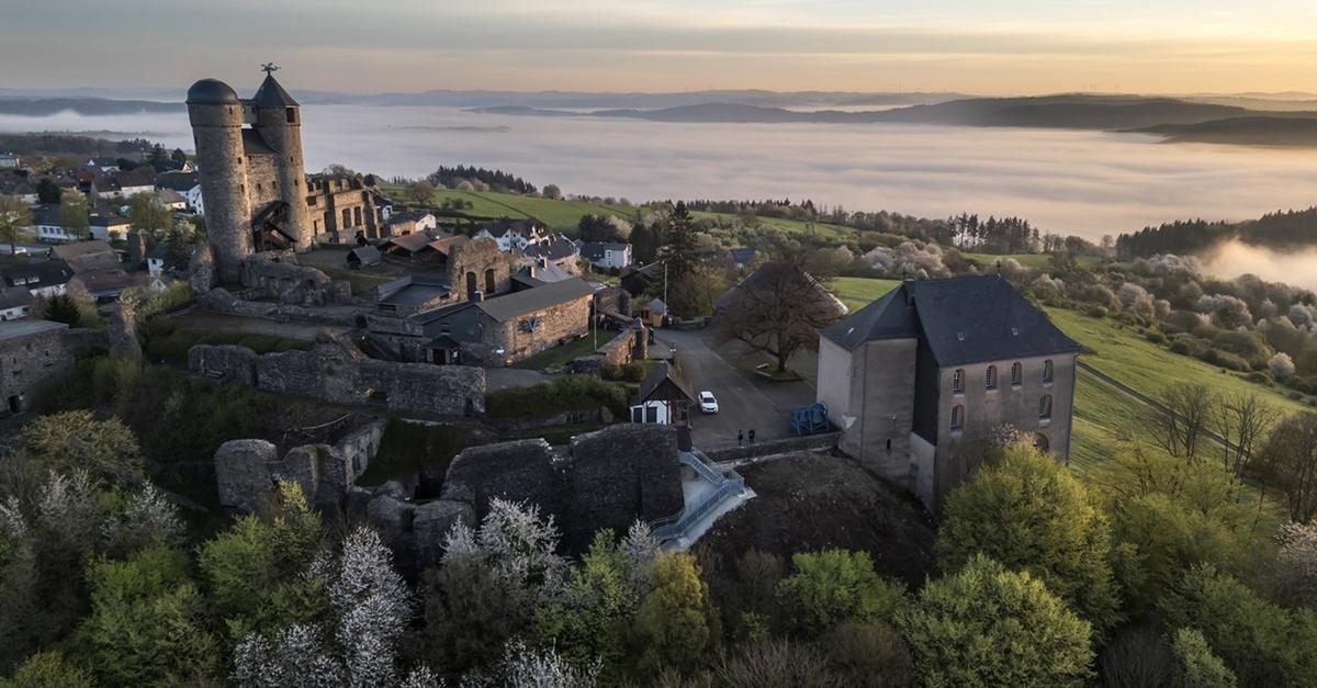 Mittelaltermarkt-und-irischer-Folk-auf-Burg-Greifenstein
