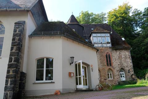 Hier im "Heilig Haus"auf dem Waldhof Elgershausen finden Seminare, Vorträge und Workshops statt.  Foto: Anna-Lena Fischer 