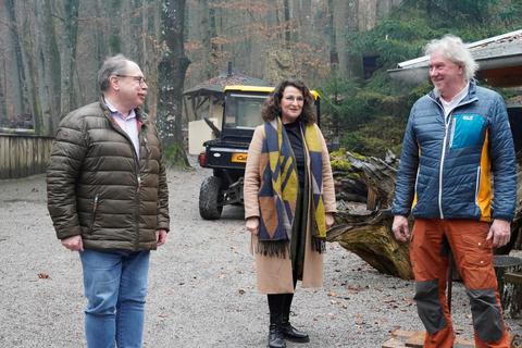 Ralf Hofmann (l.) und Manfred Köhnlein wollen einen Gewerbering in der Gemeinde Greifenstein initiieren. Sie und Bürgermeisterin Marion Sander hoffen auf viele Akteure.  Foto: Katrin Weber 
