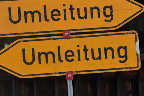 Von Montag bis voraussichtlich Mittwoch wird die Landesstraße zwischen Allendorf und dem Hickengrund voll gesperrt. Die Umleitung führt über die Kalteiche.  Symbolfoto: Angelika Warmuth/dpa 