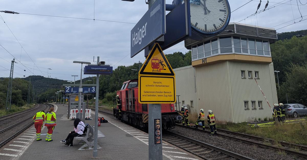 Brand-einer-Lok-im-Bahnhof-Haiger-behindert-Zugverkehr