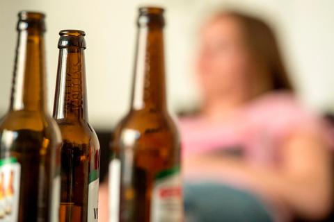 Bereits ein Schluck Alkohol während der Schwangerschaft erhöht das Risiko, dass das Kind mit alkoholbedingten Schädigungen zur Welt kommt.