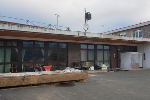 Auch über zwei Jahre nach dem Abriss des Bestandssportheims auf dem Haigerer Haarwasen ist das Thema noch nicht zu den Akten gelegt. Die Politik erwartet einen finanziellen Beitrag des TSV Steinbach für den Wiederaufbau zumindest der Toilettenanlagen. Über die Höhe der Summe herrscht zwischen beiden Seiten keine Einigkeit.