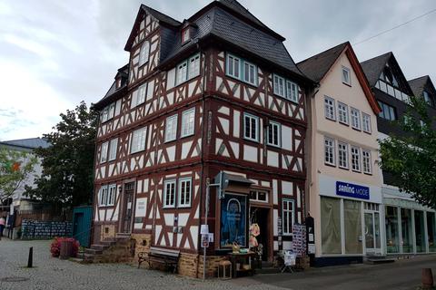 Für das Haigerer Heimatmuseum im "Haus Fischbach" steht eine Neukonzeption im Raum. Diese könnte auf das leerstehende Saring-Haus nebenan ausgeweitet werden, sofern der Besitzer des Nachbargebäudes die Immobilie verkaufen möchte.