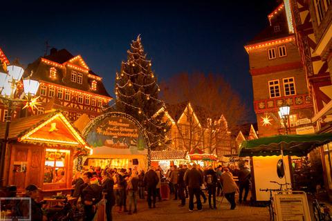 Ob die Häuser in der Herborner Altstadt auch in diesem Jahr zu Weihnachten wie hier 2018 leuchten, ist fraglich.  Archivfoto: Martin Krimmel 