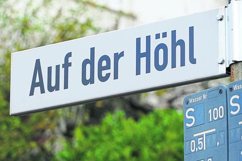 Vorsicht, Verwechslungsgefahr: In der Herborner Alsbach gibt es eine Straße, die heißt "Auf der Höhl". Nun soll es eine andere Straße den Namen "Auf der Höhe" bekommen. Foto: Katrin Weber