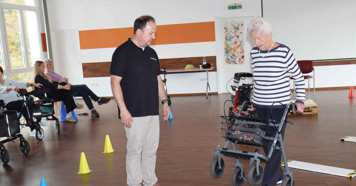 Herborner Senioren machen den Rollator-Führerschein, um sicher unterwegs ...