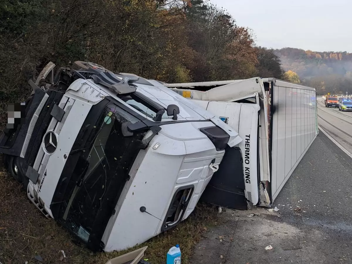 Unfall A45: Lkw umgekippt zwischen Herborn und Dillenburg