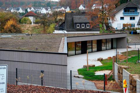 Zum Thema Klimaschutz und erneuerbare Energien in Hohenahr gehöret auch die Dachbegrünung der Kita Erda.