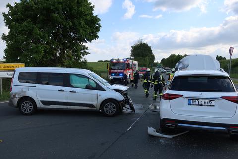 Auf der Landstraße zwischen Hüttenberg und Gießen-Lützellinden sind am Mittwochabend zwei Pkw zusammengestoßen.