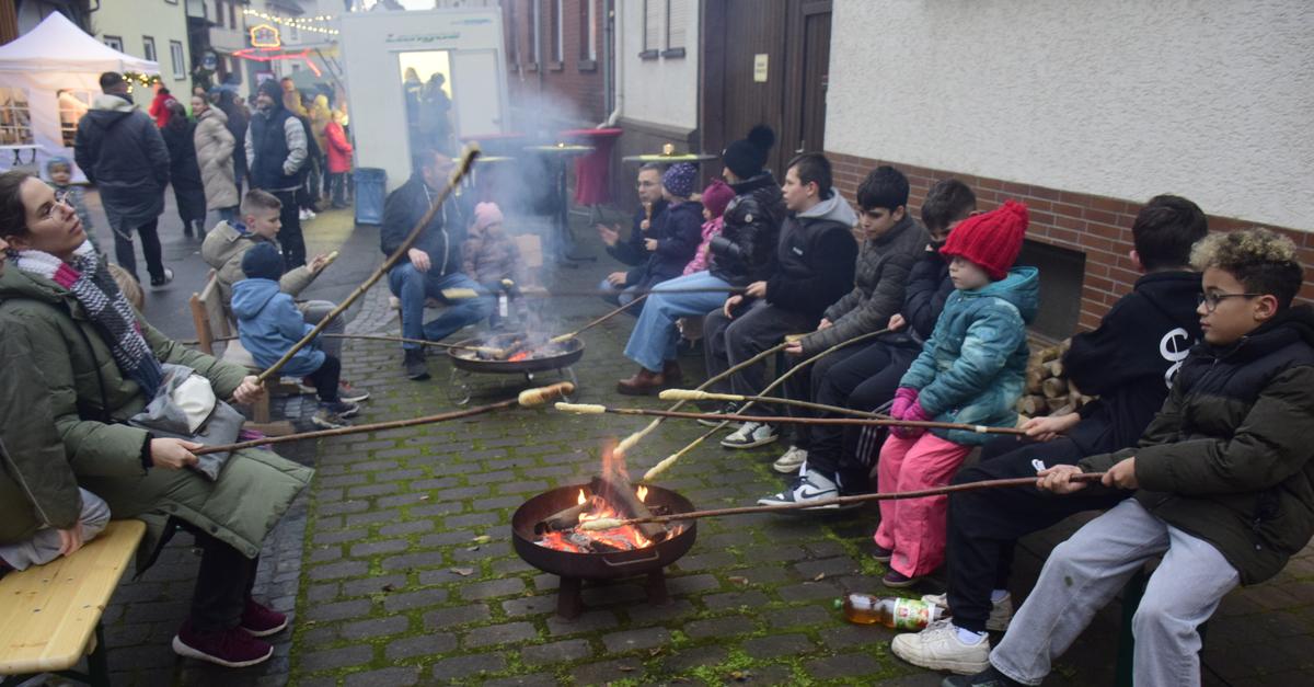 Die-Atzbacher-feiern-ihr-Wintervergn-gen-mit-vielen-G-ste
