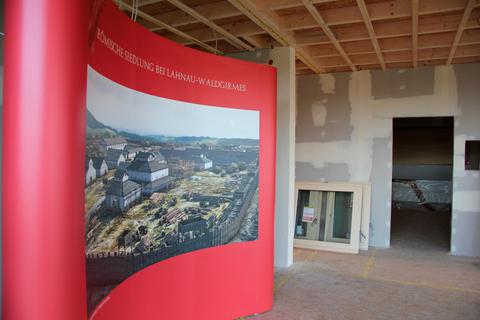 Türen, Fußboden und Deckenverkleidung fehlen noch im neuen Besucherzentrum am "Römischen Forum" in Waldgirmes. Doch die befürchtete Finanzierungslücke für das Großprojekt tut sich nun doch nicht auf. Foto: Olivia Heß 