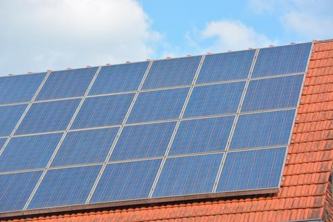 Einen Boom auf die Förderung von Fotovoltaikanlagen erlebt derzeit die Gemeinde Lahnau.  Foto: Lothar Rühl 