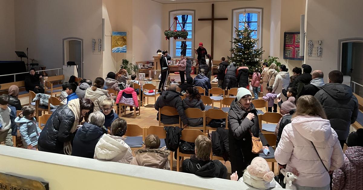 Die-Firma-Br-ckmann-aus-Lahnau-beschenkt-Tafel-Kinder