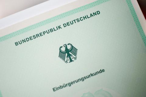 Die Zahl der Einbürgerungsanträge nimmt im Lahn-Dill-Kreis laut Ausländerbehörde deutlich zu.
