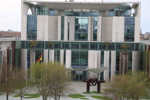 Das Bundeskanzleramt in Berlin - von dort haben die Lahn-Dill-Bürgermeister nun Antwort auf ihren Brandbrief erhalten.