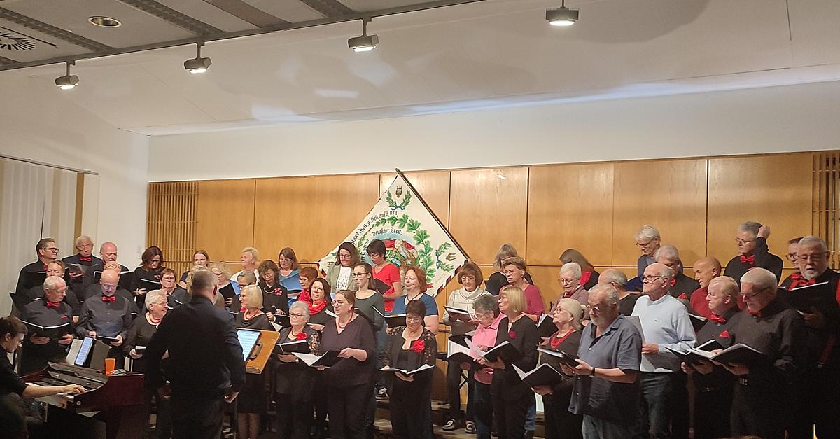 Autumn concert in Ballersbach: three choirs, a conductor and a pianist