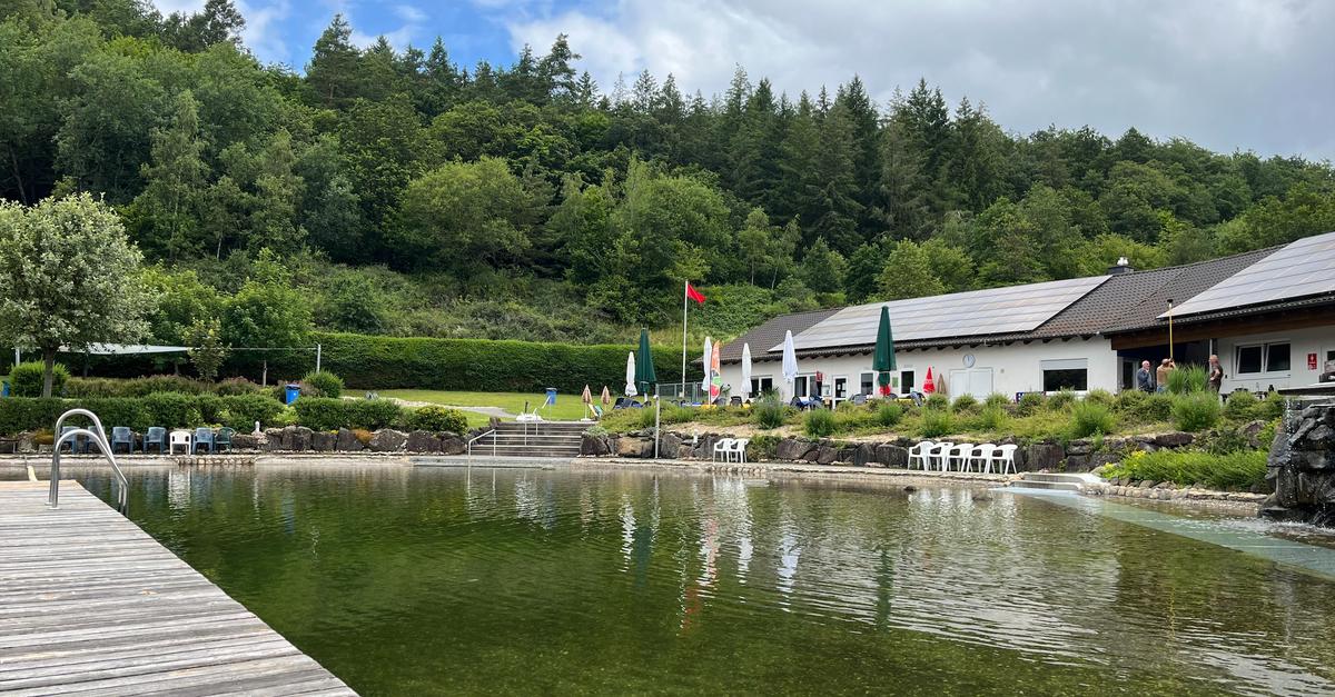 Zwei-Einbr-che-ins-Naturerlebnisbad-in-Siegbach