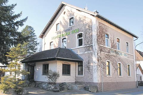 In der ehemaligen Gaststätte "Homberger Hof" in Burgsolms sind 60 Schutzsuchende untergekommen. Archivfoto: Verena Napiontek 