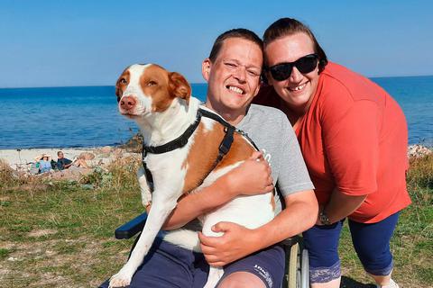 Urlaub mit Hundedame Summer an der Ostsee: Björn Schön und Julia Rühl freuen sich über das gemeinsam Erreichte. Foto: Björn Schön 