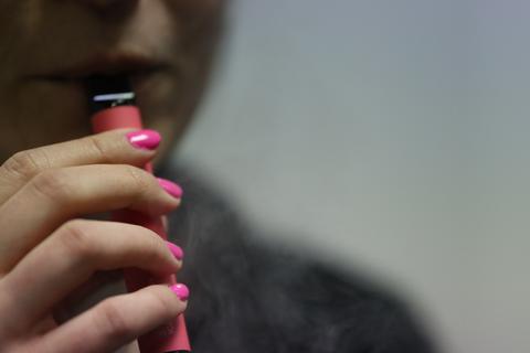 Einweg-E-Zigaretten sind bei Jugendlichen besonders beliebt, berichtet Fabienne Hardt, Jugendberaterin bei der Suchthilfe Wetzlar.