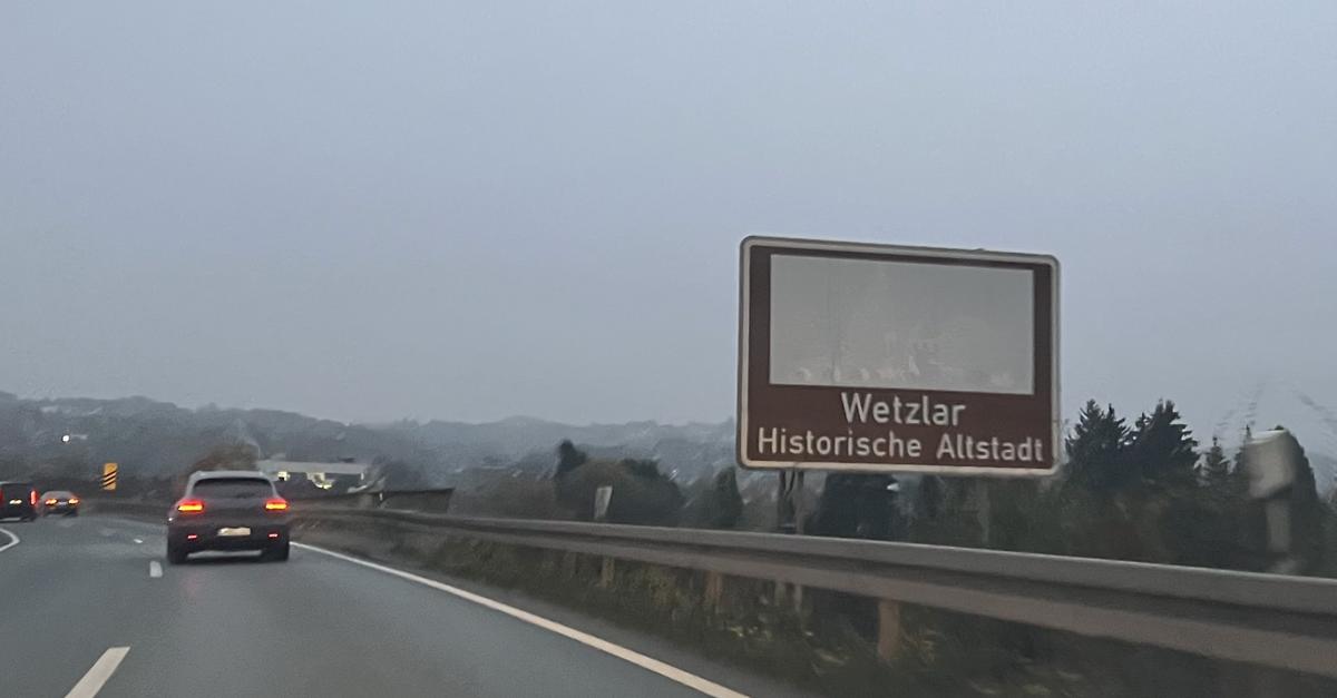 Wetzlar: Das Otto-Waalkes-Schild an der B49 kommt weg