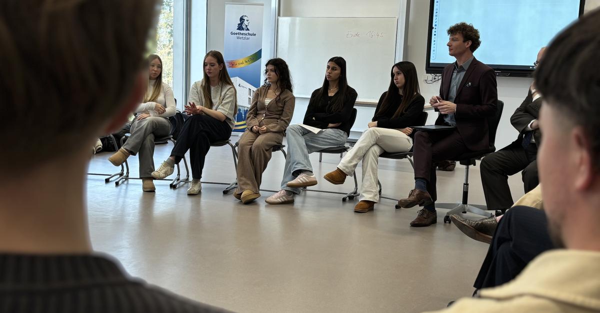 Wenn-der-Deutsche-Knigge-Rat-auf-Sch-ler-in-Wetzlar-trifft