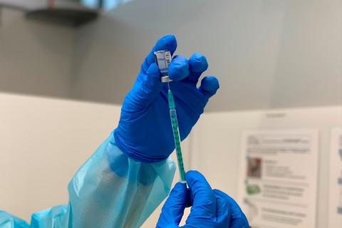 Im Impfzentrum des Lahn-Dill-Kreises in Lahnau wird es in den kommenden Wochen vor allem Zweitimpfungen geben.  Foto: Tobi Manges 