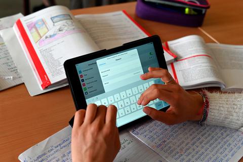 Insgesamt 17,9 Millionen Euro stehen den Schulen im Lahn-Dill-Kreis aus dem Digitalpakt zur Verfügung. (Symbolfoto: dpa) 